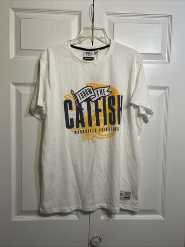 Nwt nashville predators throw - nashville,